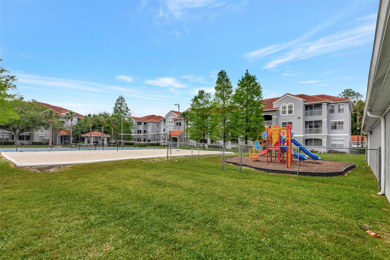 Image 26 of 30 For 18001 Richmond Place Drive 235