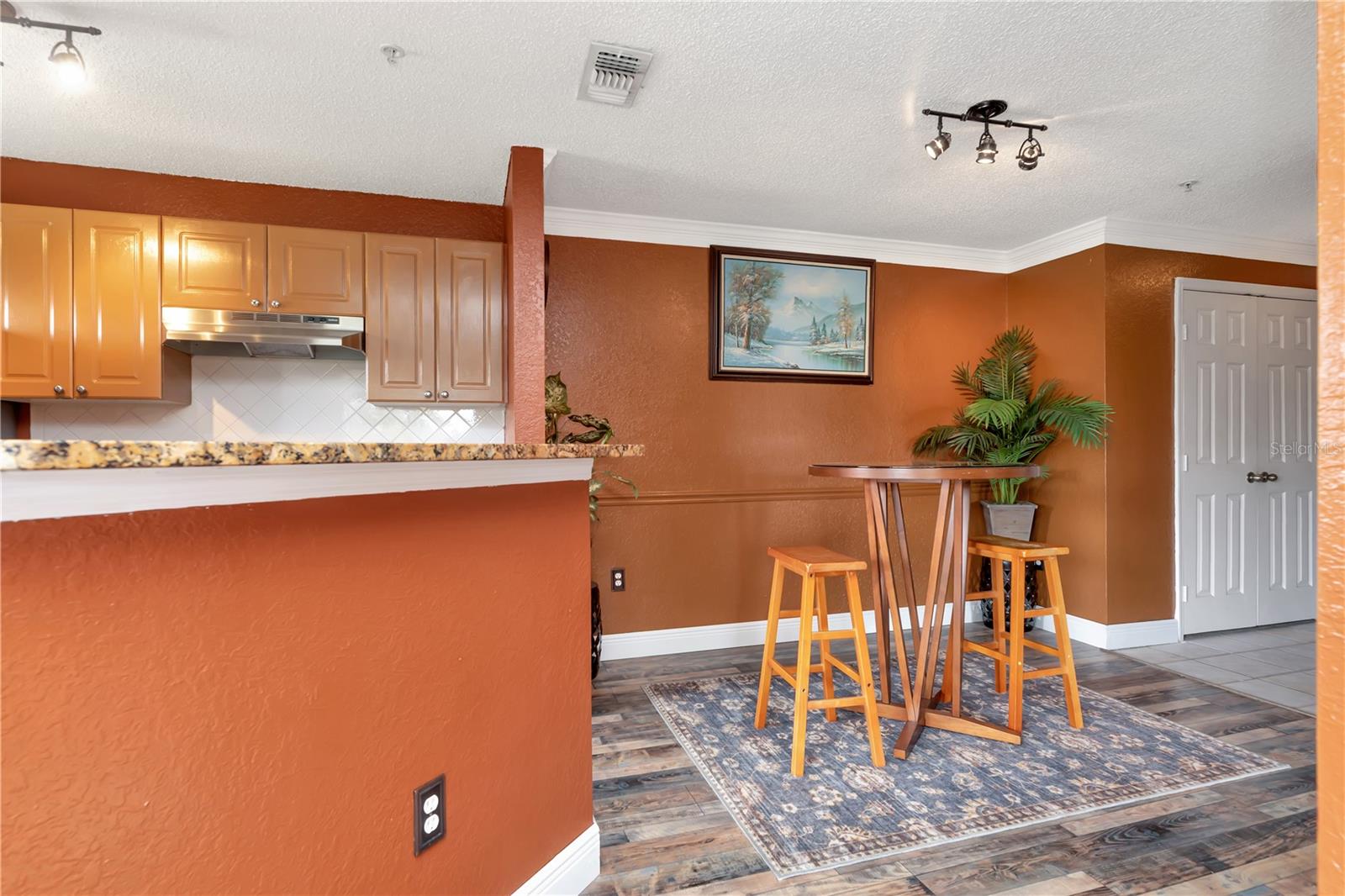 Image 6 of 30 For 18001 Richmond Place Drive 235