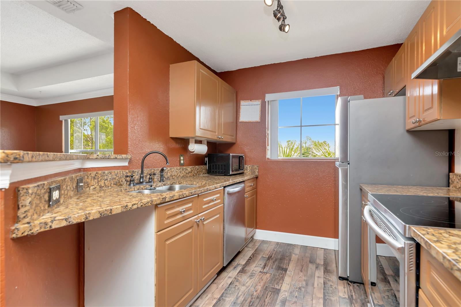 Image 7 of 30 For 18001 Richmond Place Drive 235