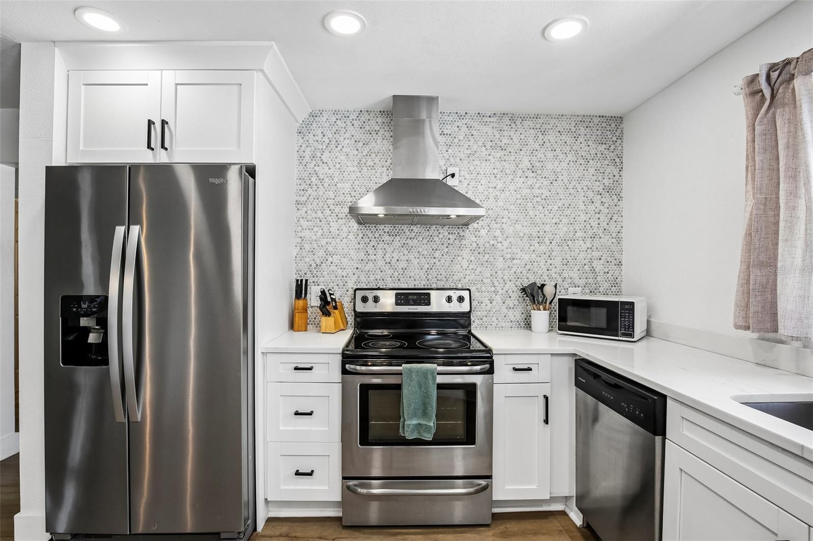 Image 10 of 56 For 9622 Oakhurst Road