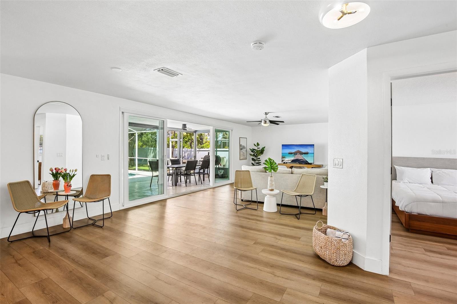 Image 16 of 56 For 9622 Oakhurst Road