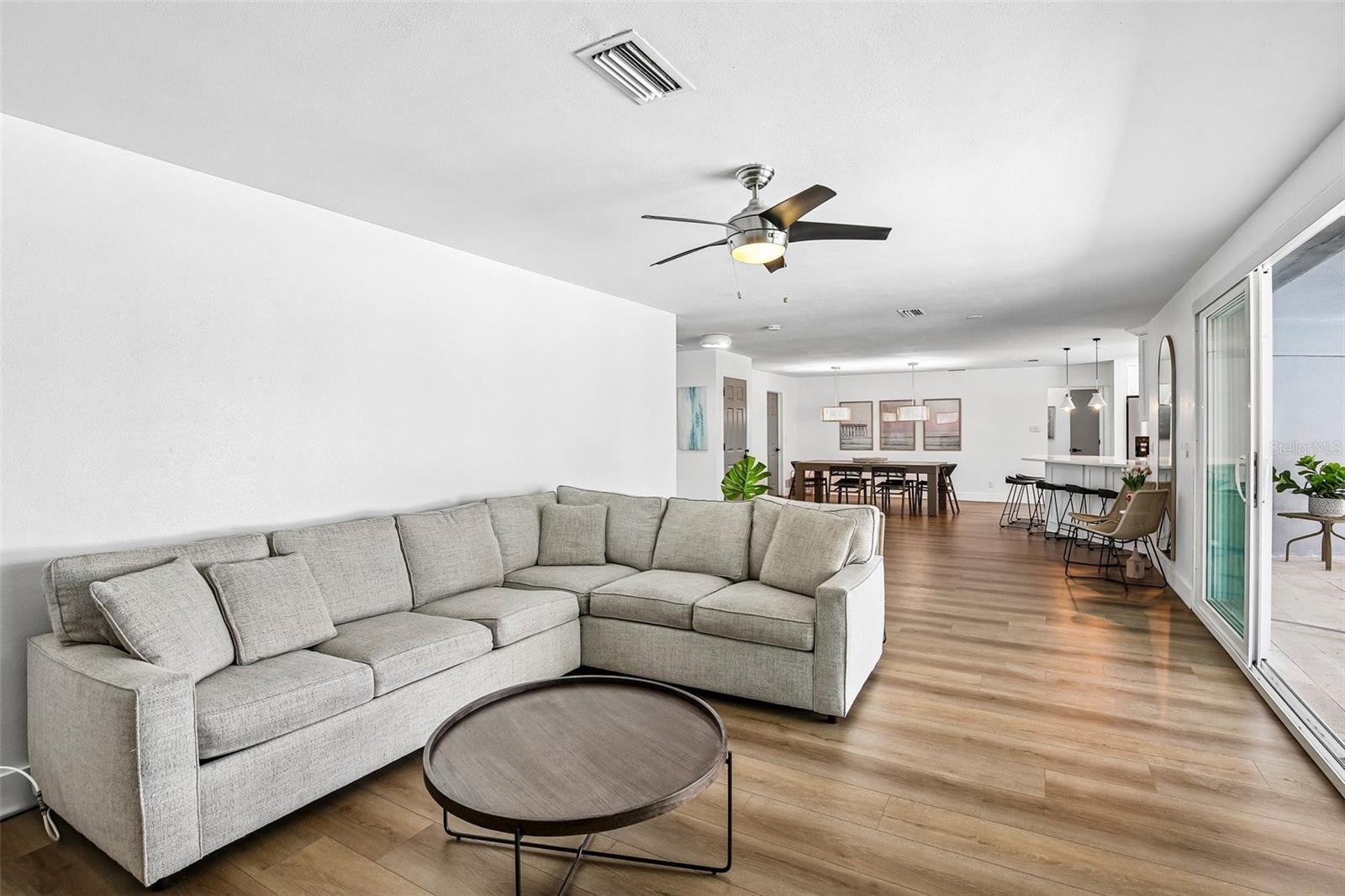 Image 18 of 56 For 9622 Oakhurst Road