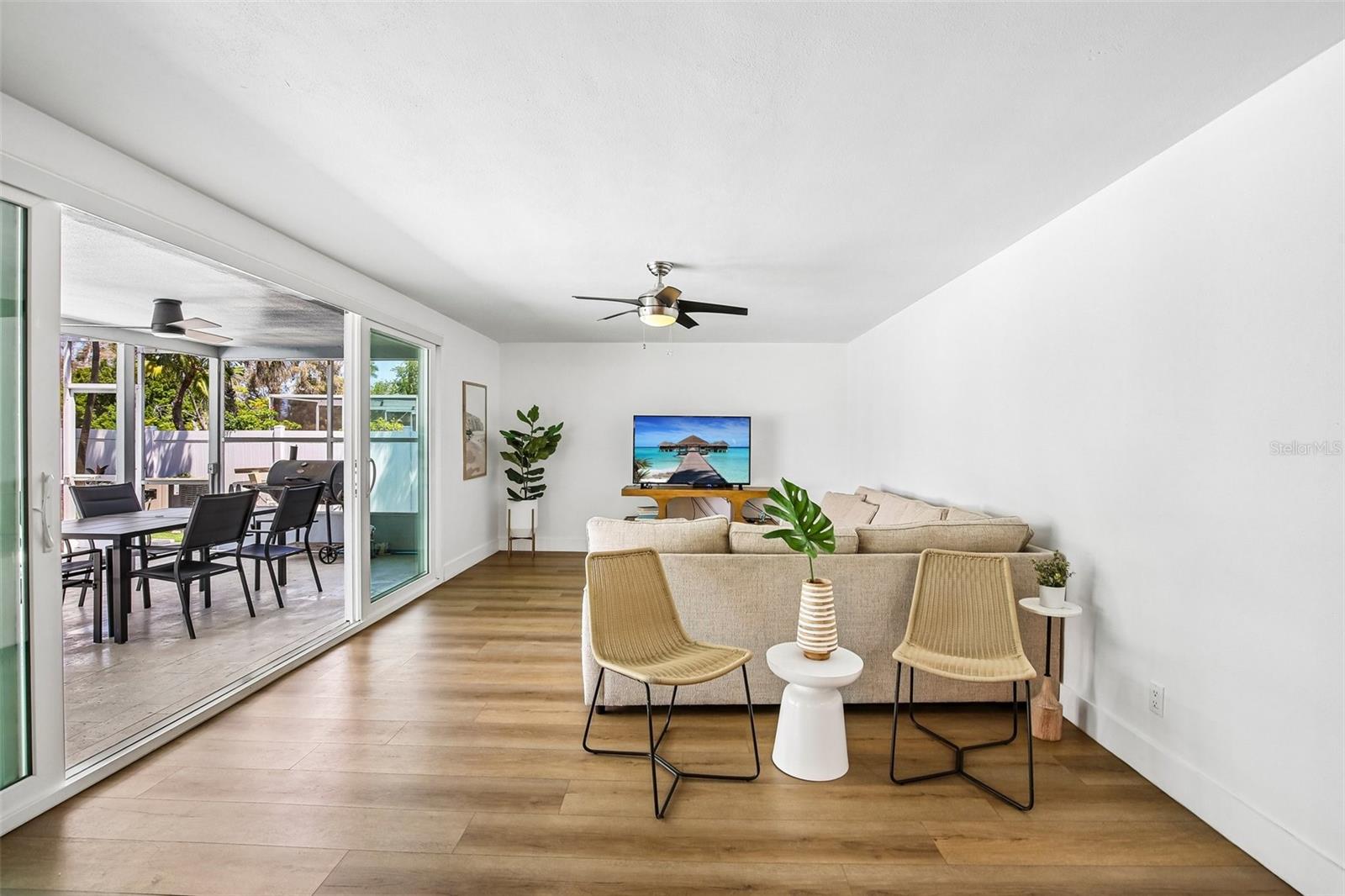 Image 19 of 56 For 9622 Oakhurst Road