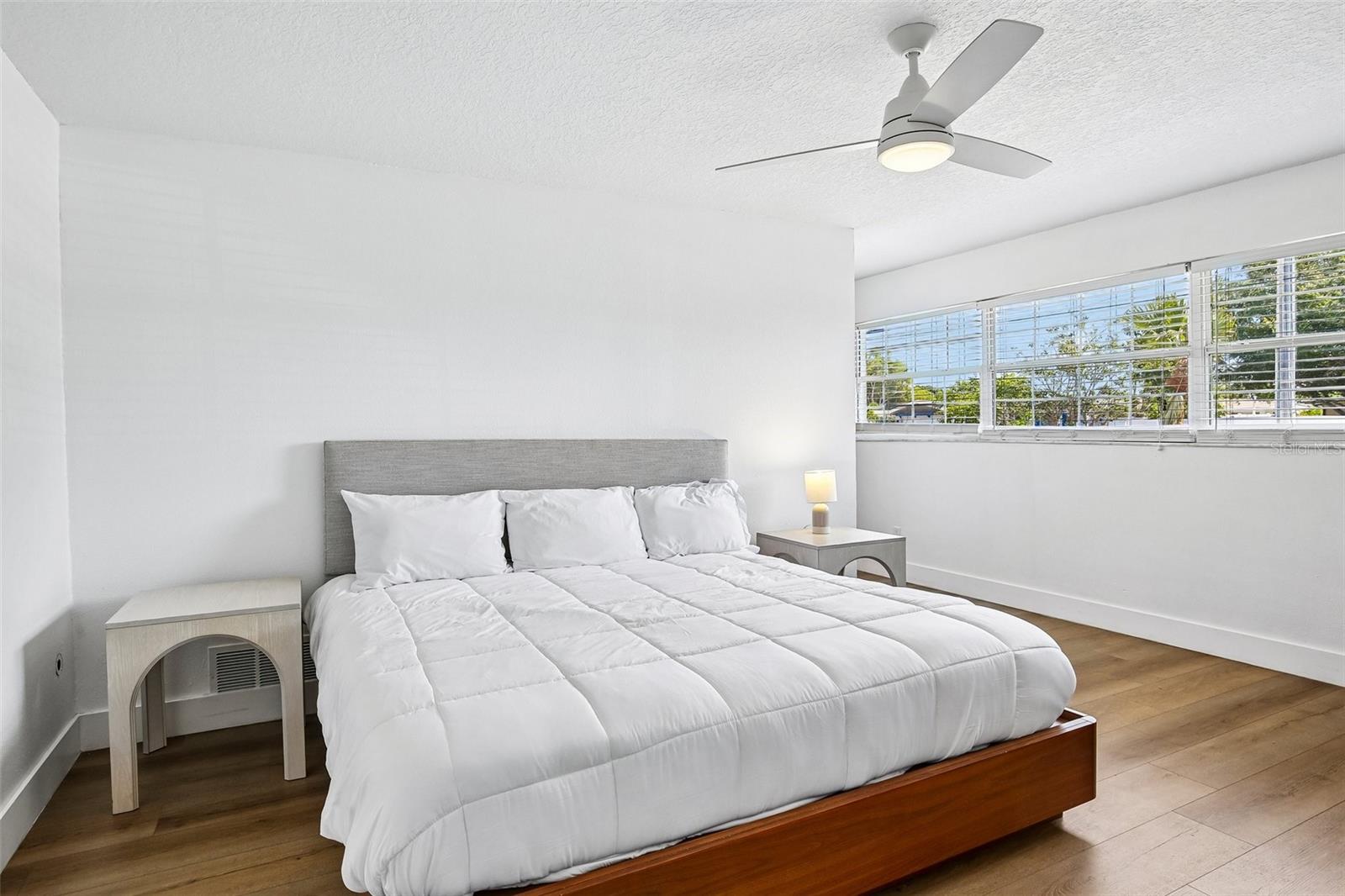 Image 21 of 56 For 9622 Oakhurst Road