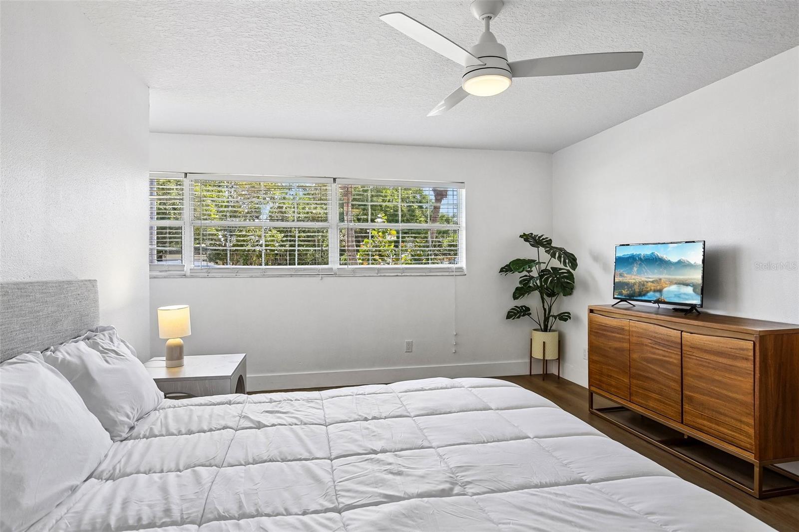 Image 22 of 56 For 9622 Oakhurst Road