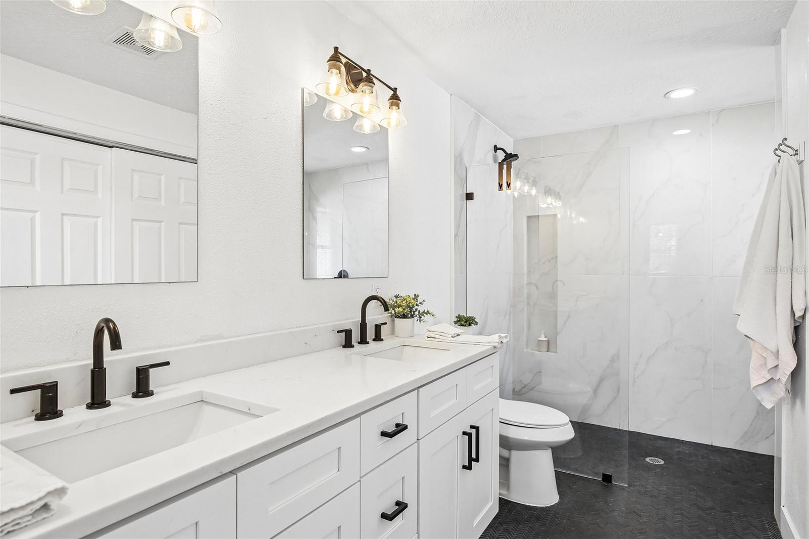 Image 25 of 56 For 9622 Oakhurst Road