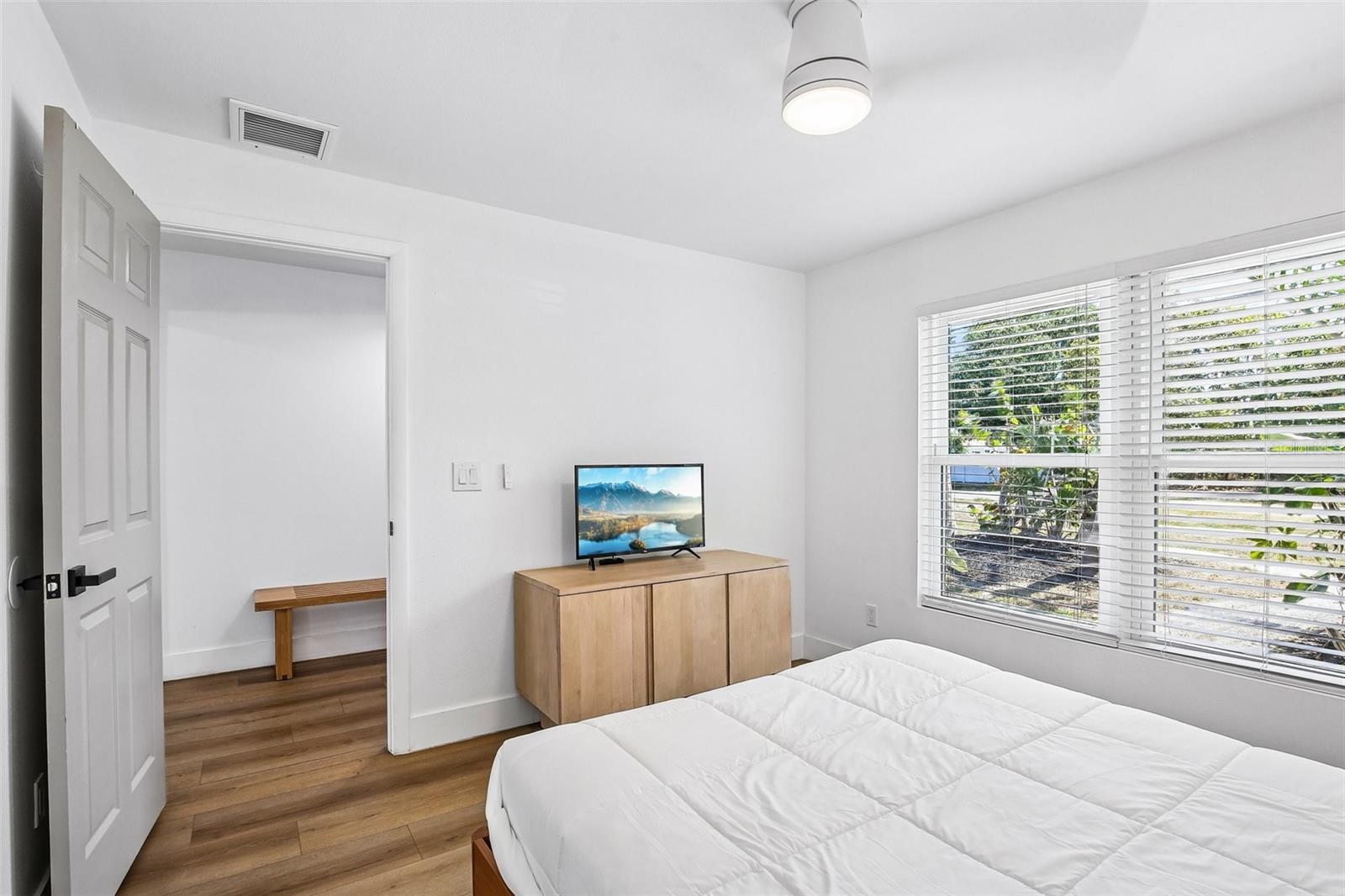 Image 29 of 56 For 9622 Oakhurst Road