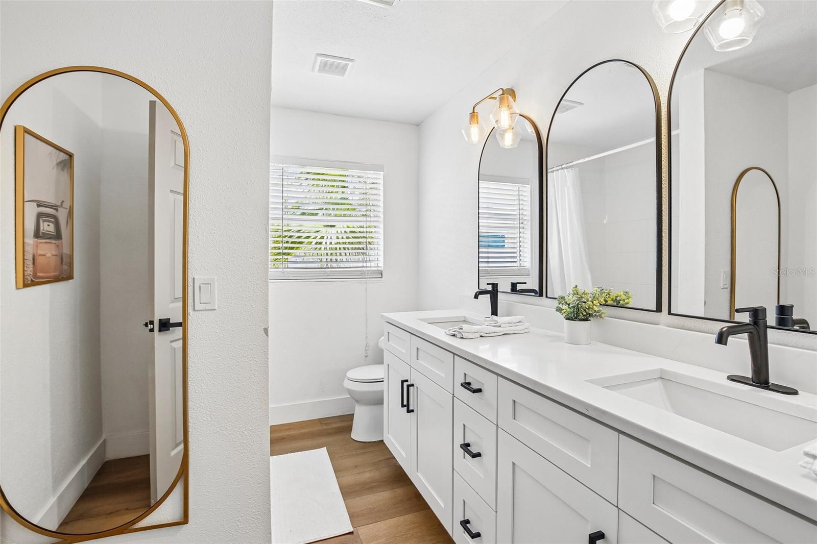 Image 34 of 56 For 9622 Oakhurst Road