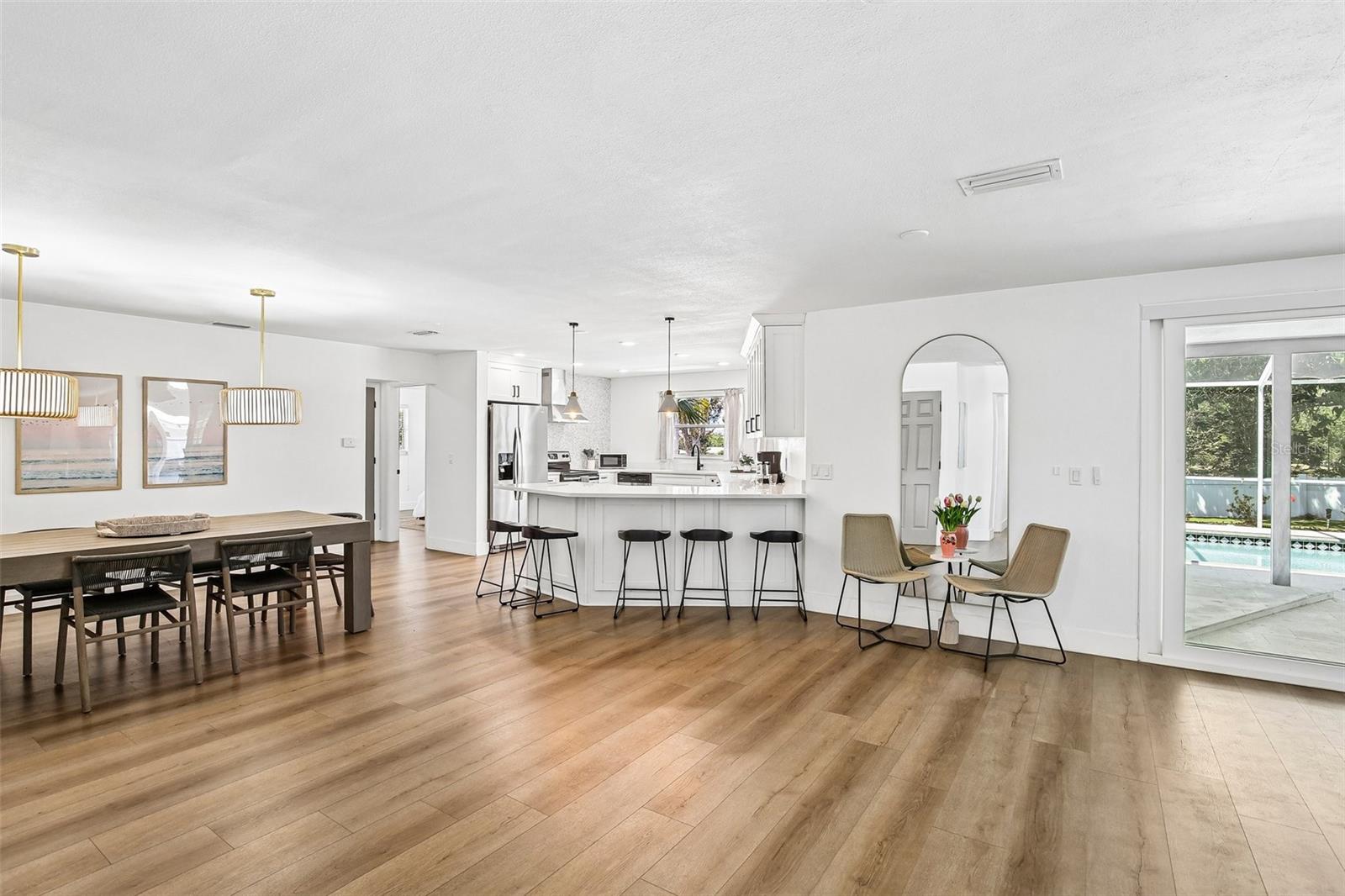 Image 7 of 56 For 9622 Oakhurst Road