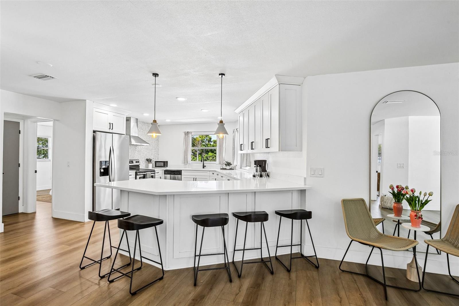 Image 8 of 56 For 9622 Oakhurst Road