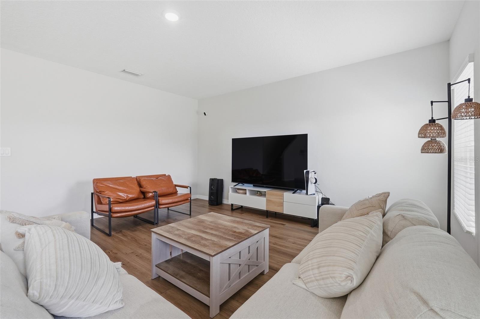 Image 14 of 42 For 1330 Current Place