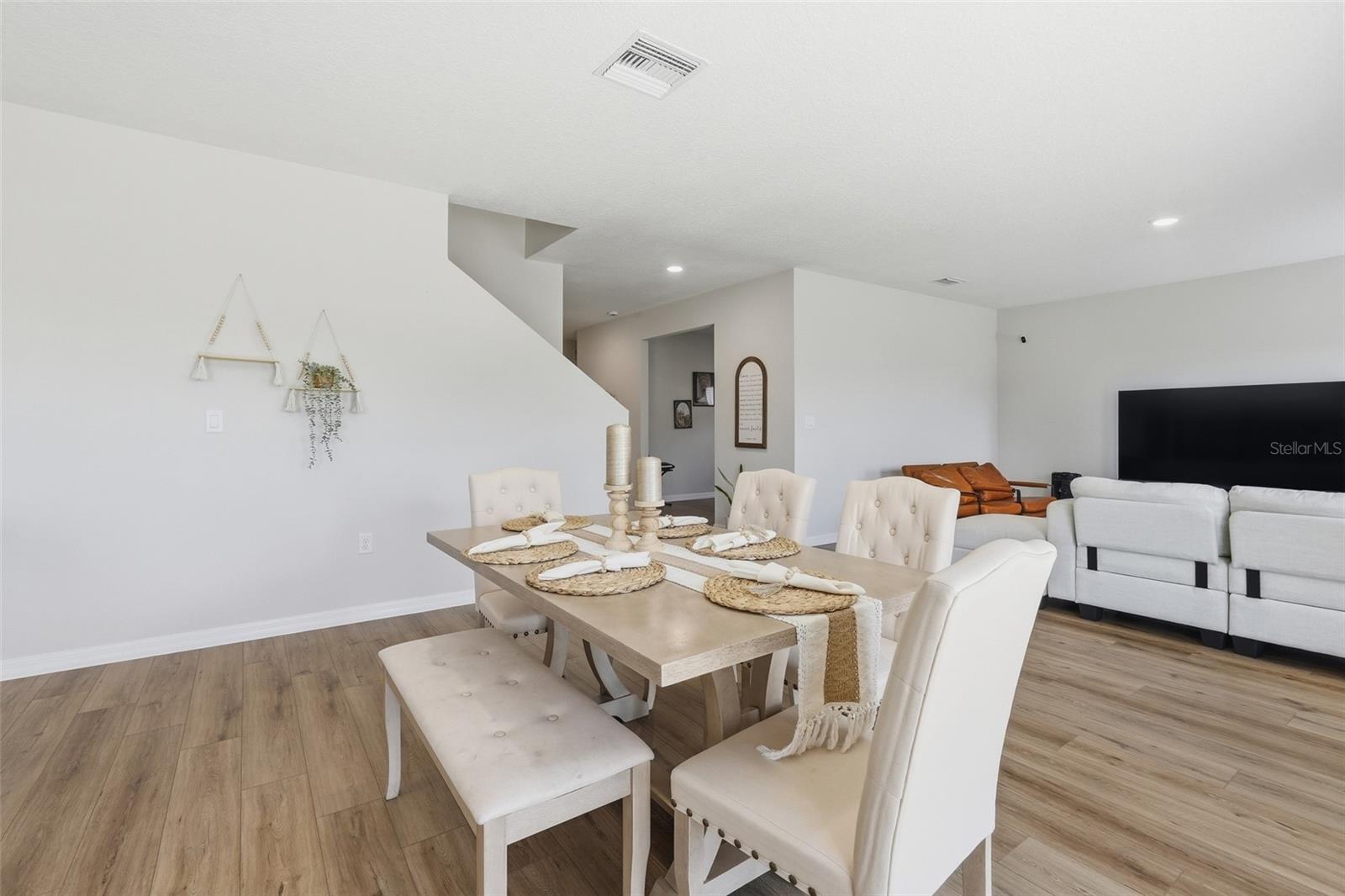 Image 4 of 42 For 1330 Current Place