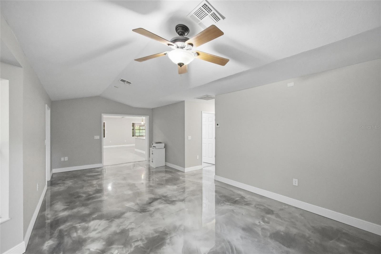 Image 16 of 49 For 15700 Doe Trail