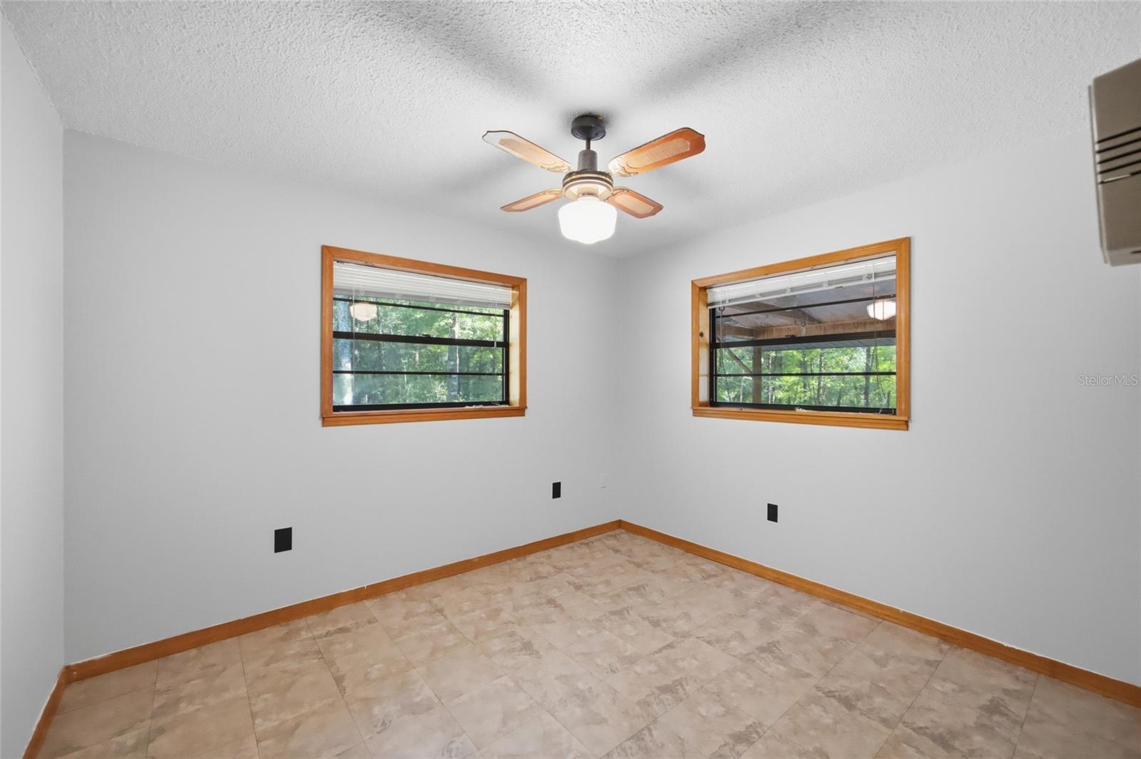 Image 19 of 49 For 15700 Doe Trail