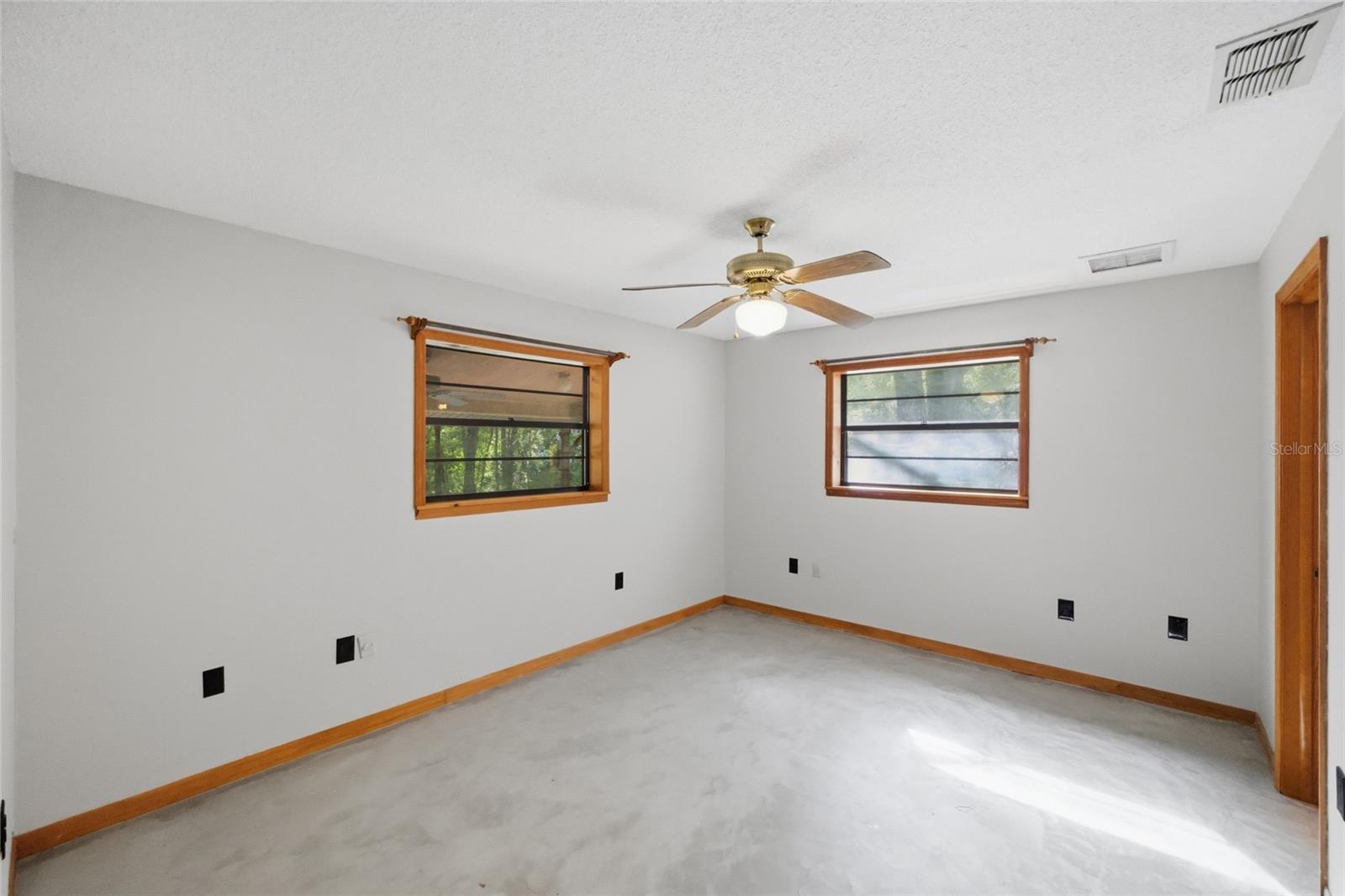 Image 21 of 49 For 15700 Doe Trail