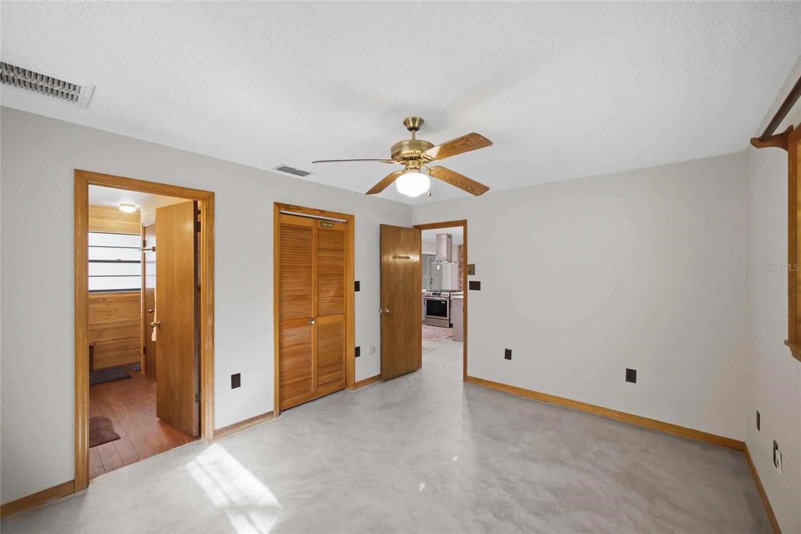 Image 22 of 49 For 15700 Doe Trail