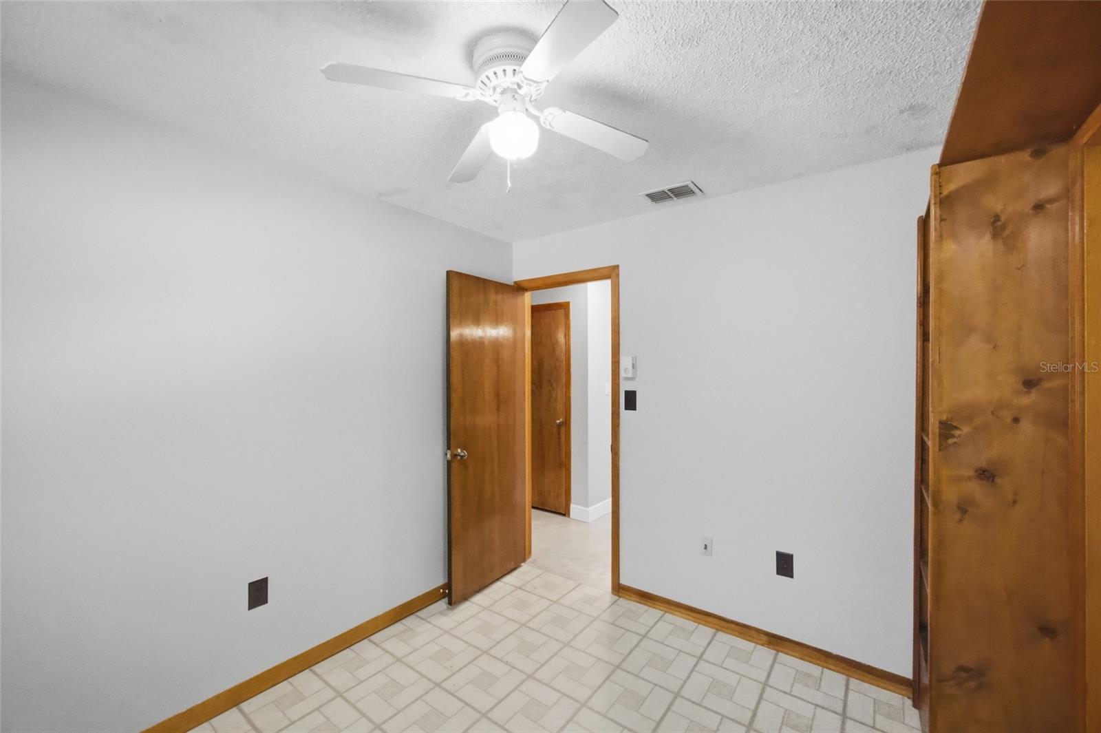 Image 24 of 49 For 15700 Doe Trail