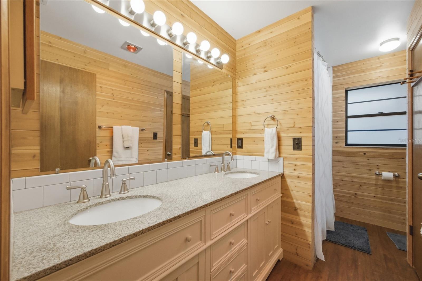 Image 27 of 49 For 15700 Doe Trail