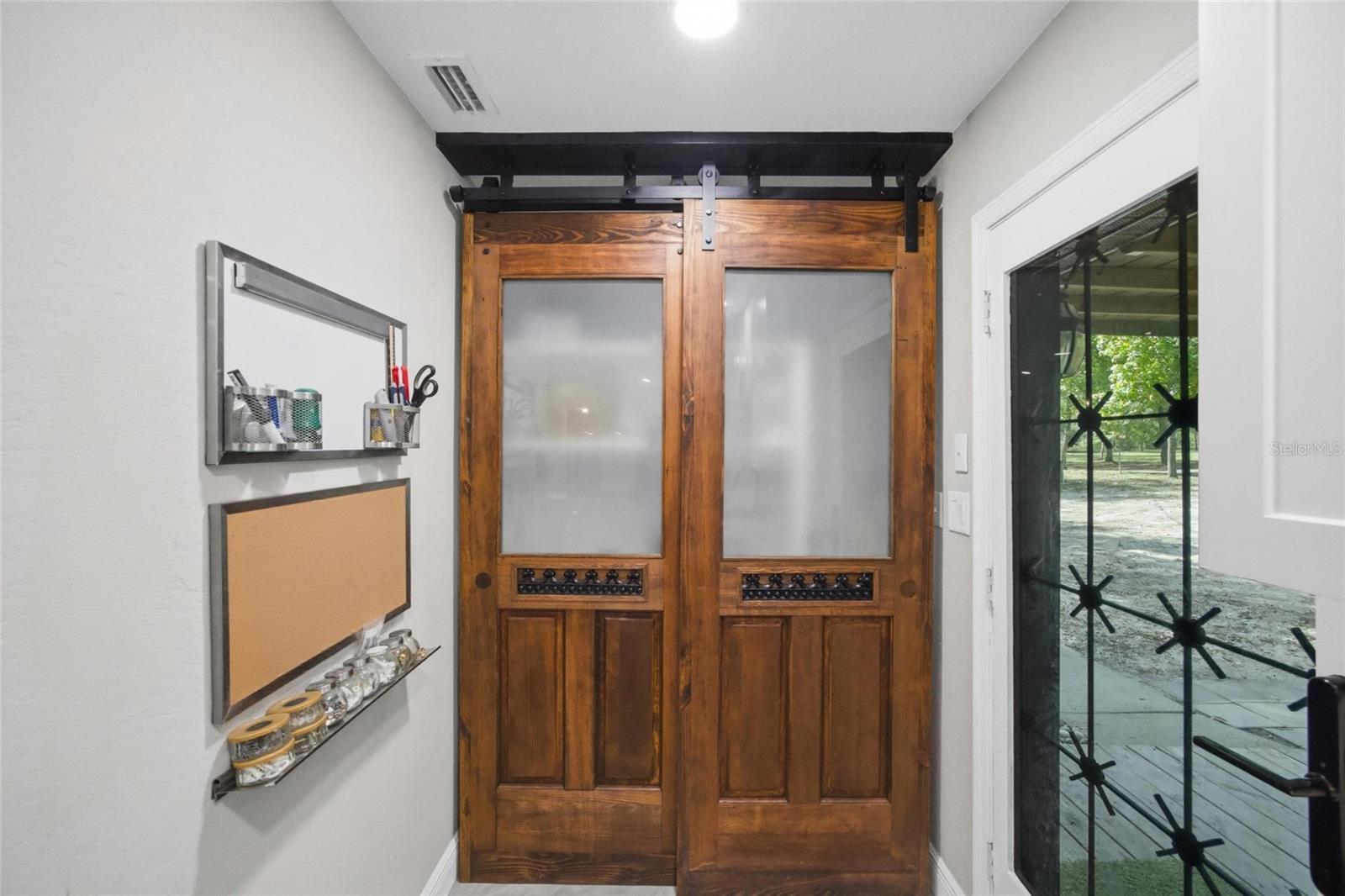 Image 6 of 49 For 15700 Doe Trail