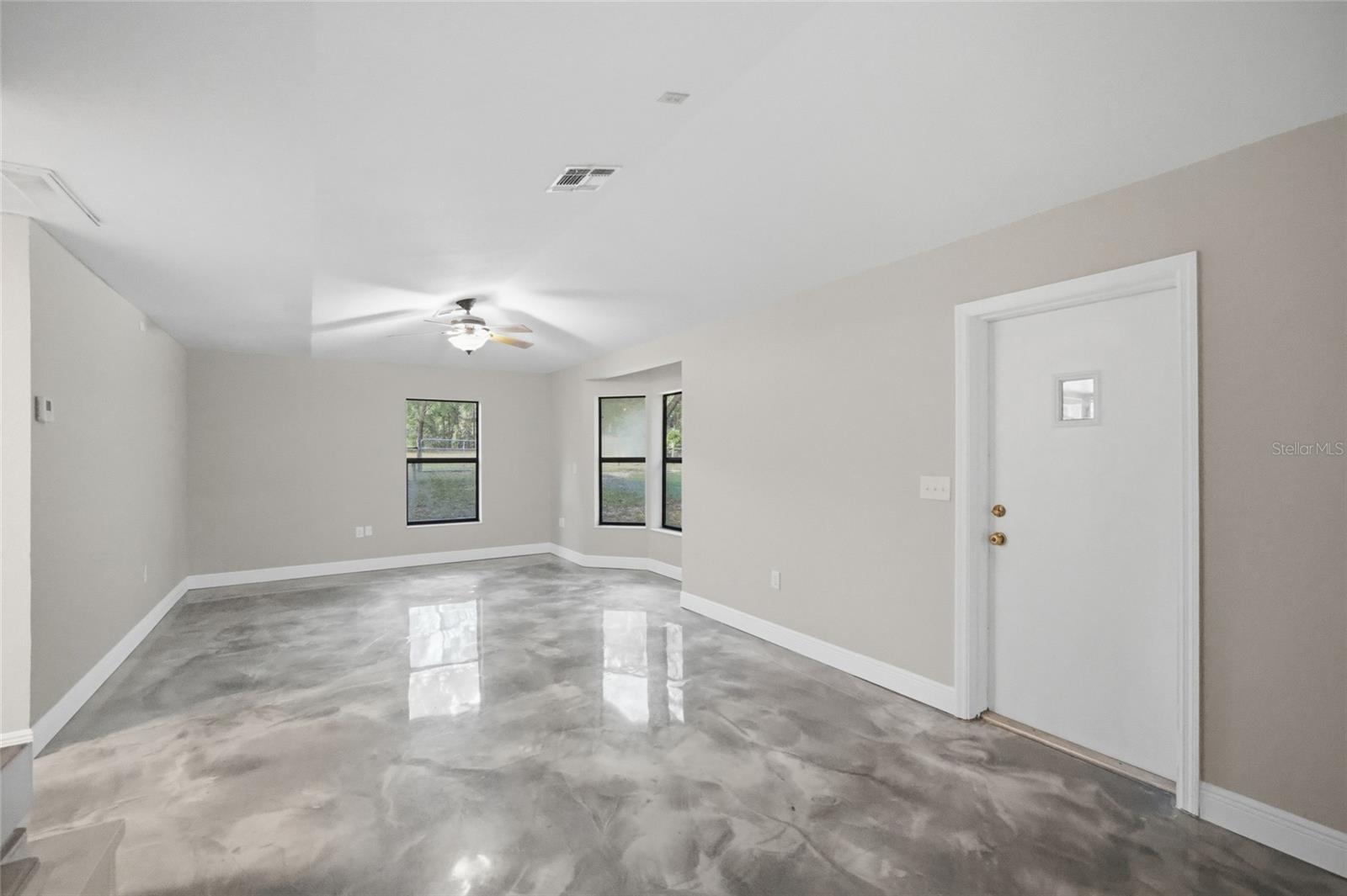 Image 7 of 49 For 15700 Doe Trail