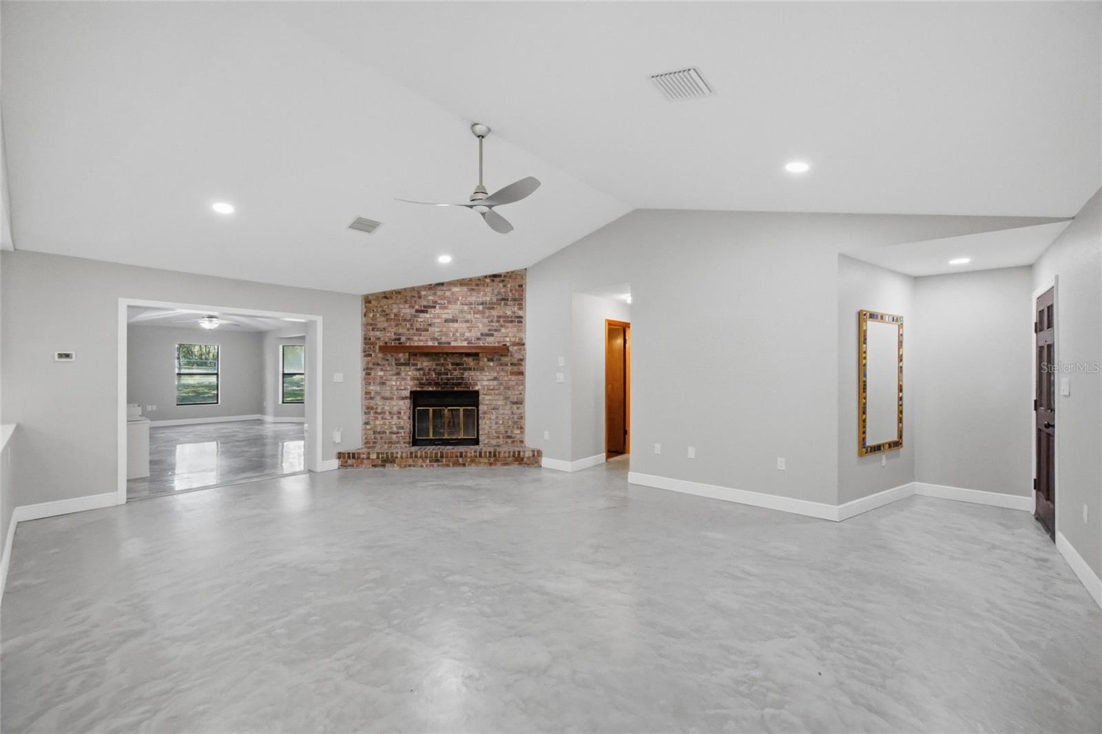 Image 8 of 49 For 15700 Doe Trail