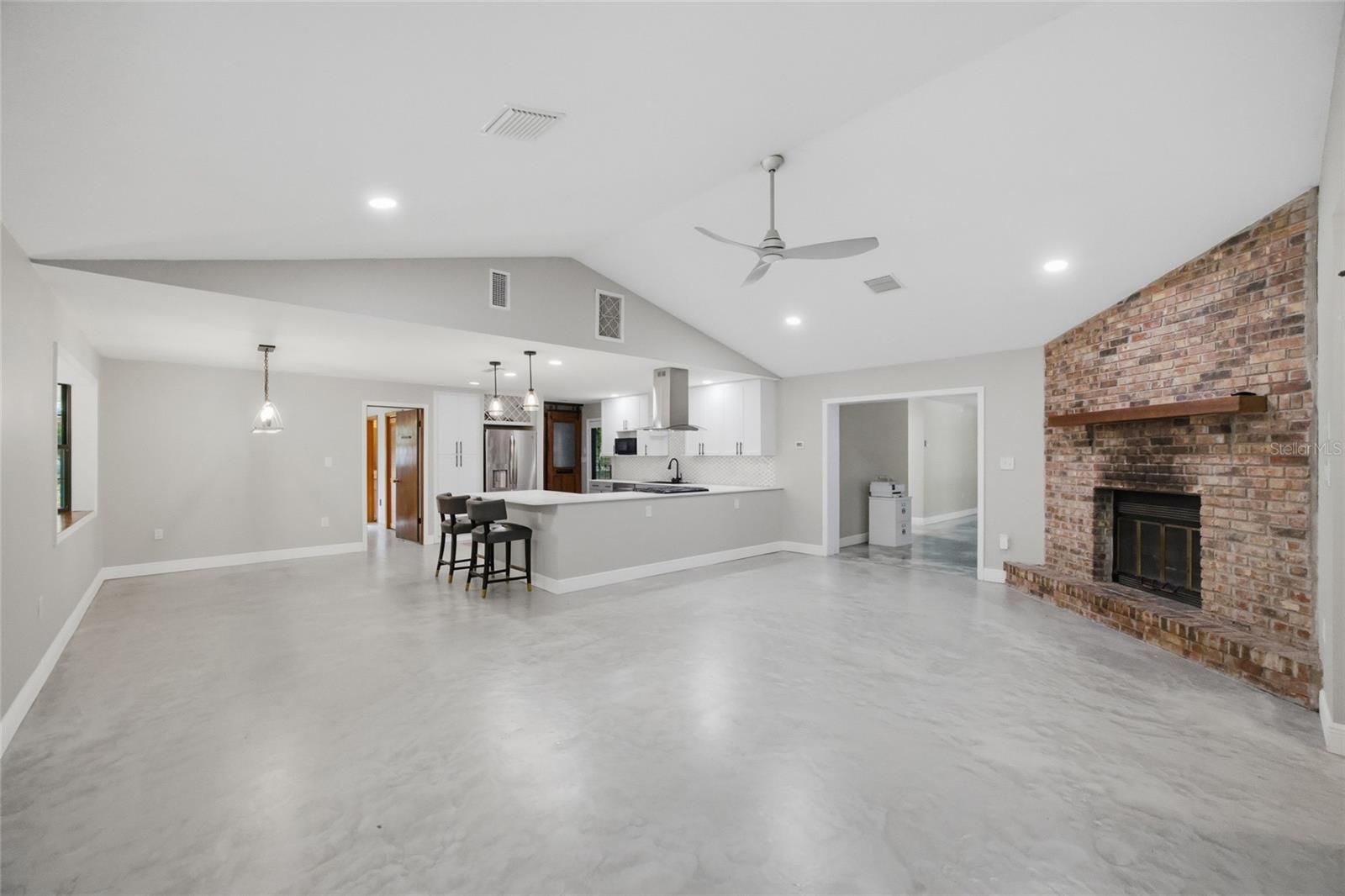 Image 9 of 49 For 15700 Doe Trail