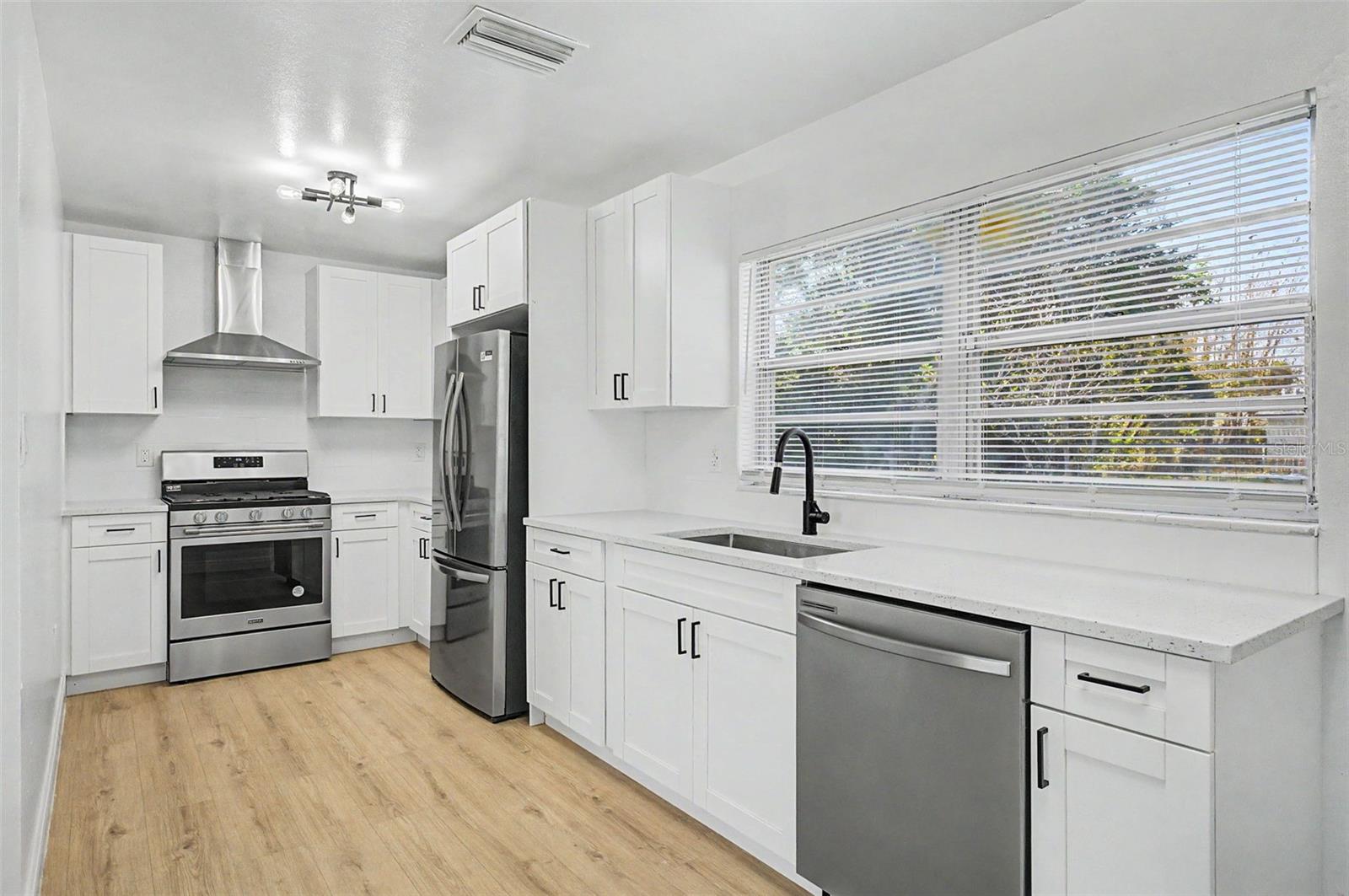 Image 14 of 37 For 1807 Ohio Street