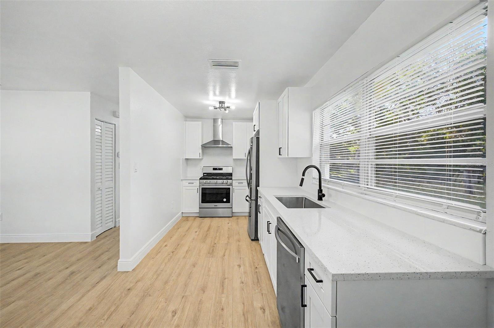 Image 15 of 37 For 1807 Ohio Street