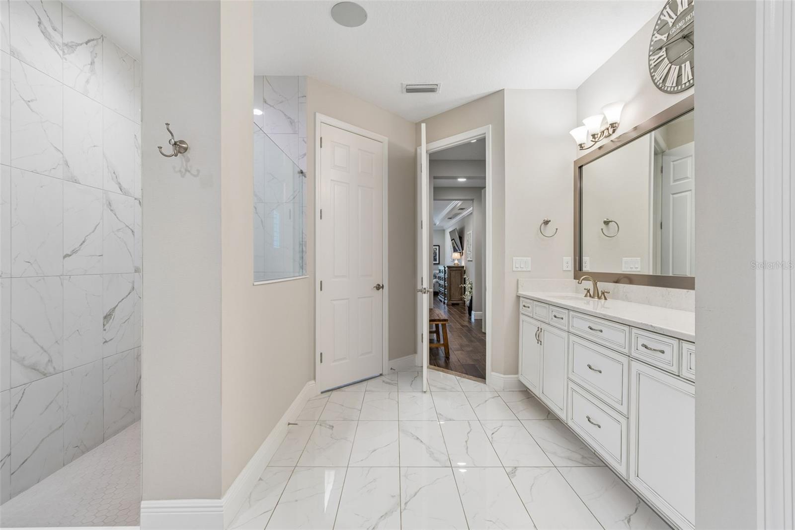 Image 15 of 31 For 8768 Birchleaf Court