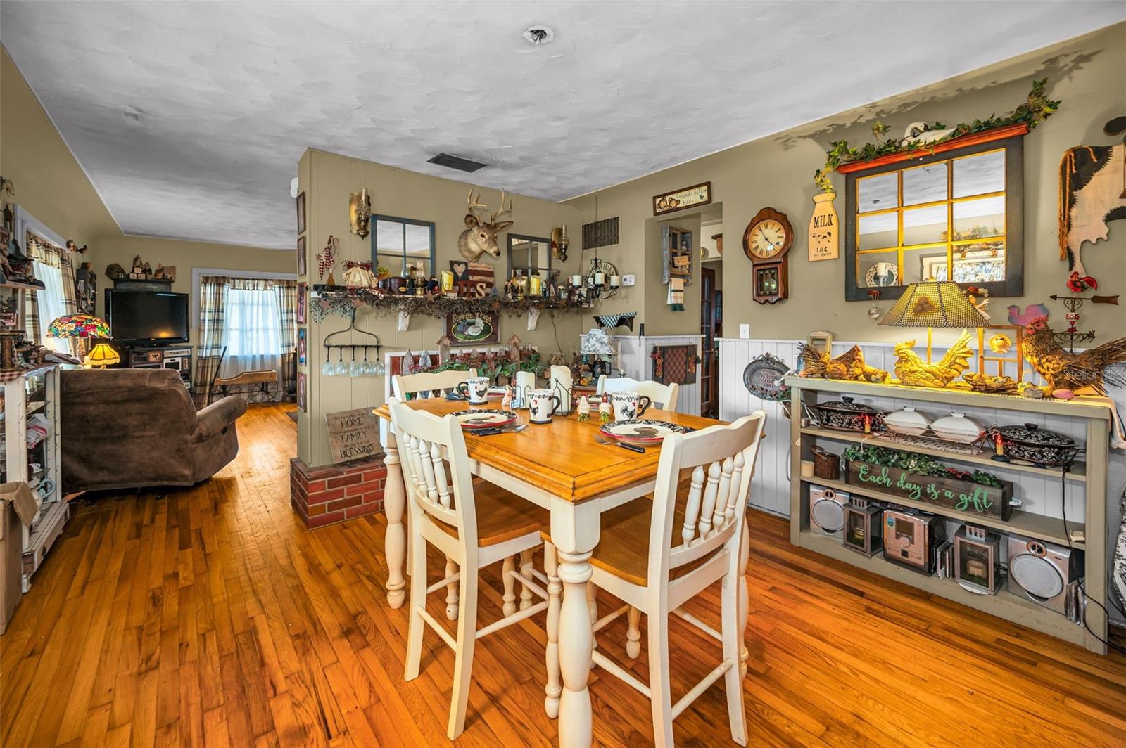 Image 19 of 54 For 2876 30th Avenue N