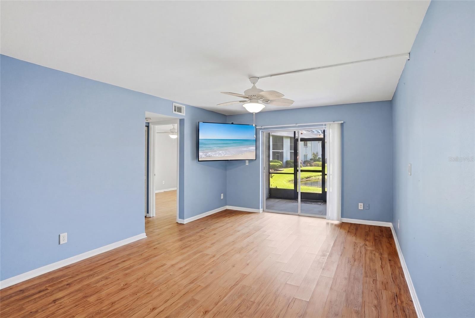 Image 13 of 34 For 11201 122nd Avenue N 143