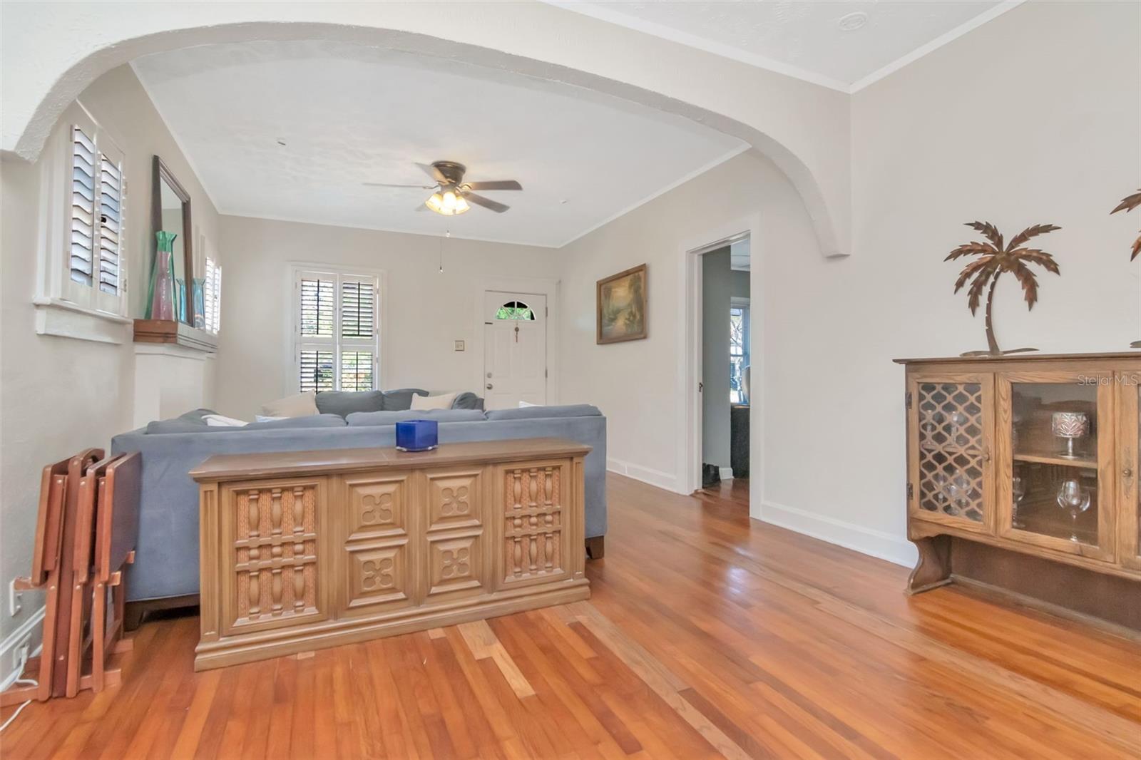 Listing photo id 8 for 220 Fern Street