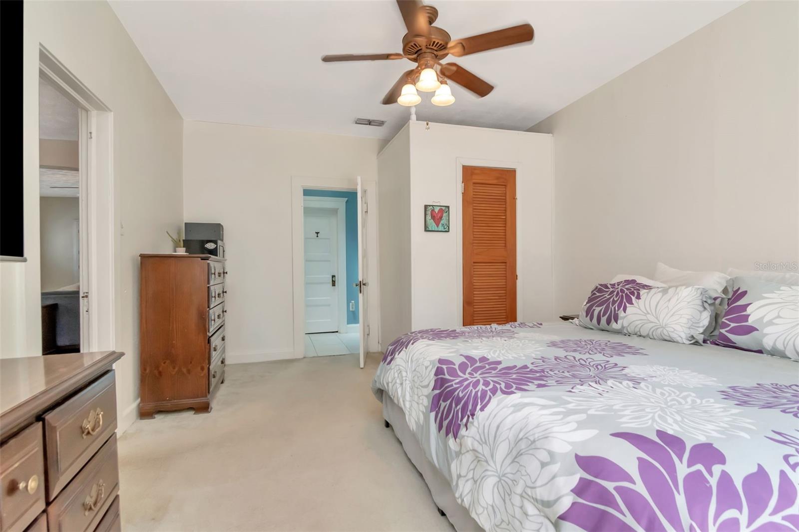 Listing photo id 17 for 220 Fern Street