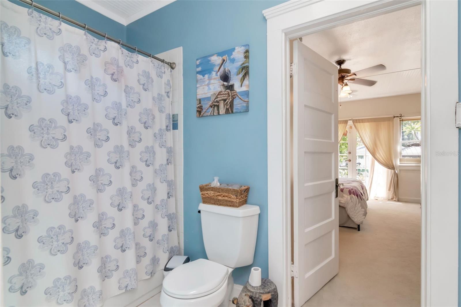 Listing photo id 19 for 220 Fern Street