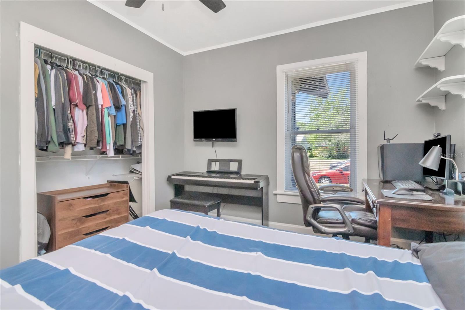 Listing photo id 21 for 220 Fern Street