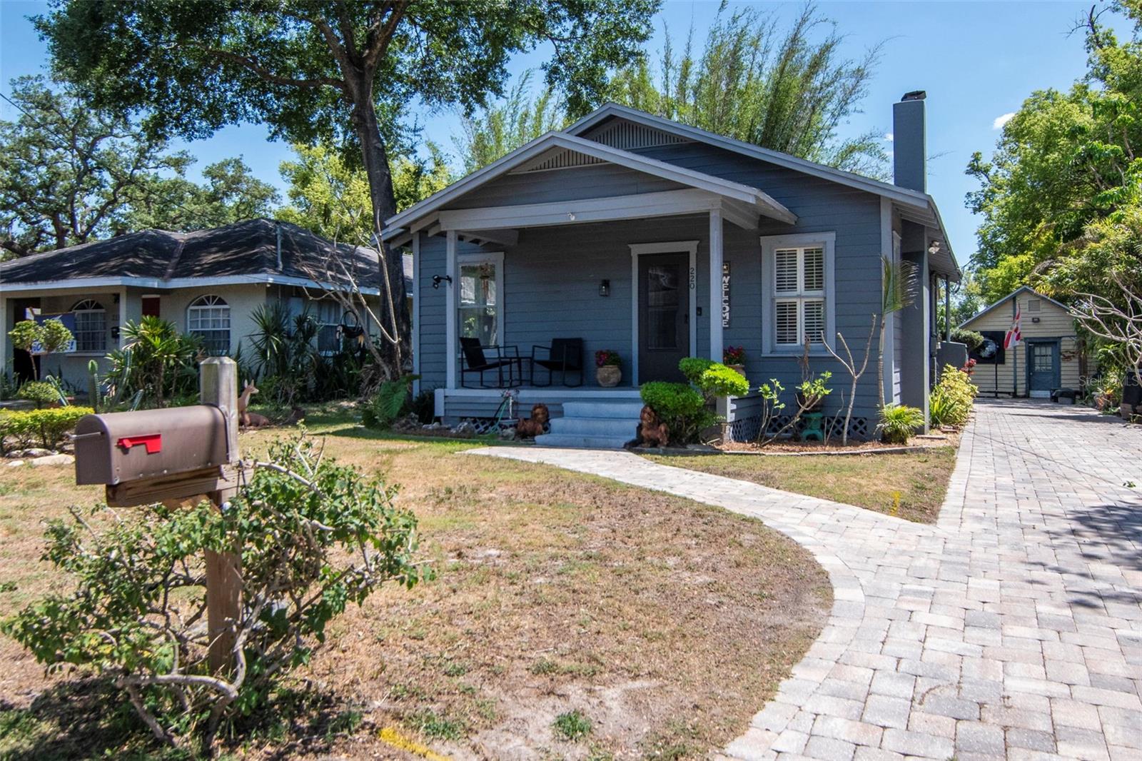 Listing photo id 1 for 220 Fern Street