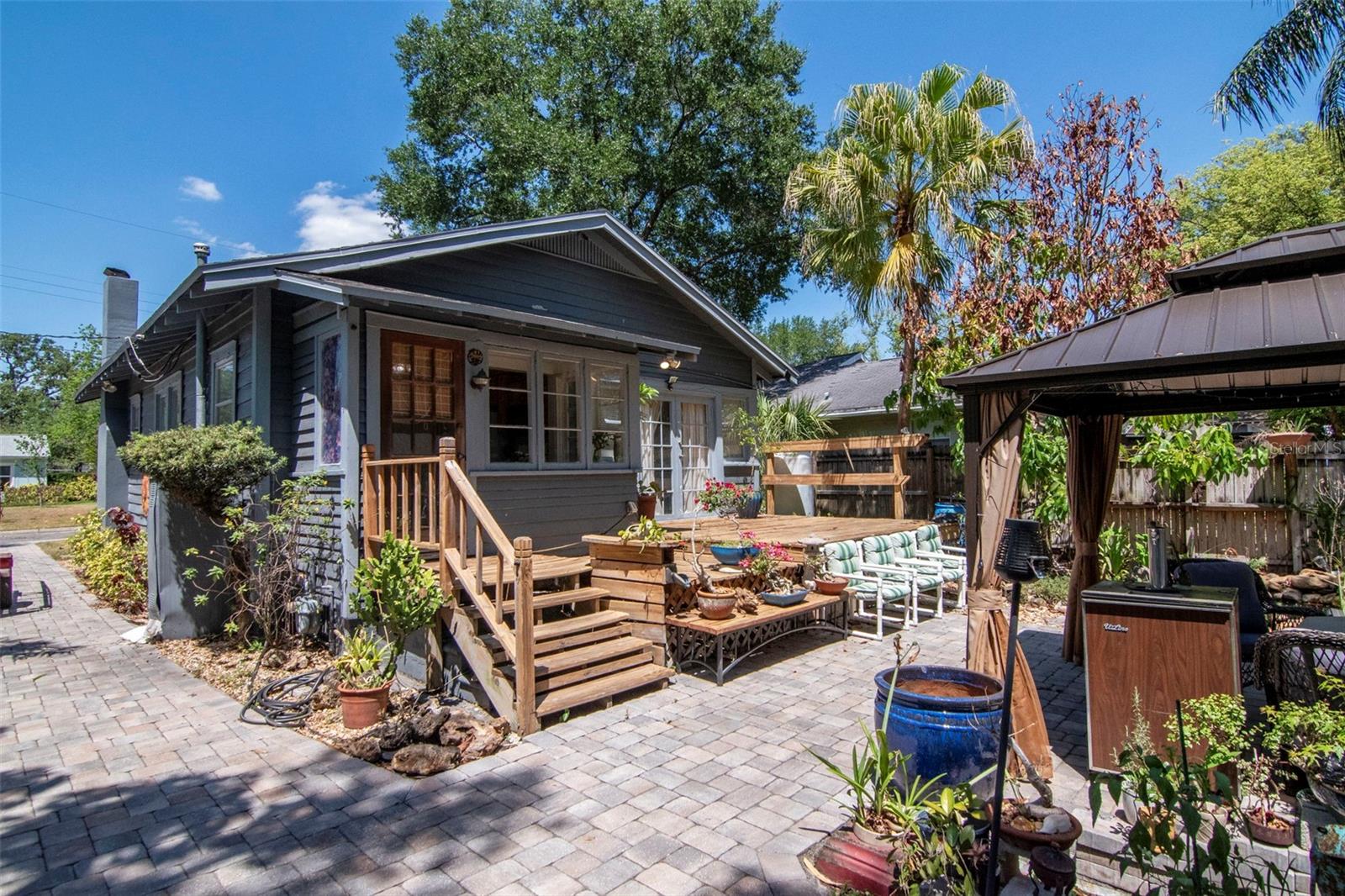 Listing photo id 31 for 220 Fern Street