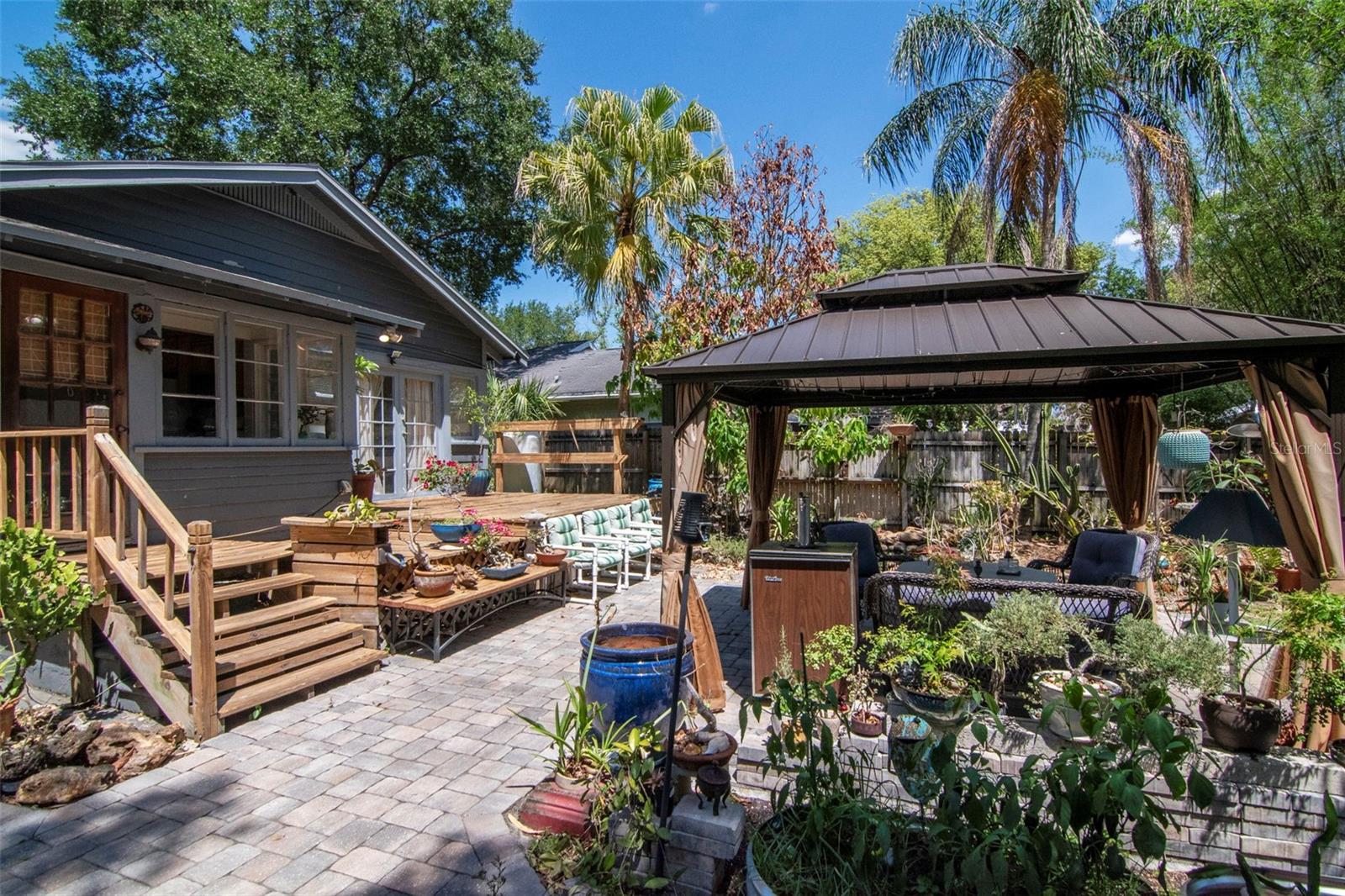 Listing photo id 32 for 220 Fern Street