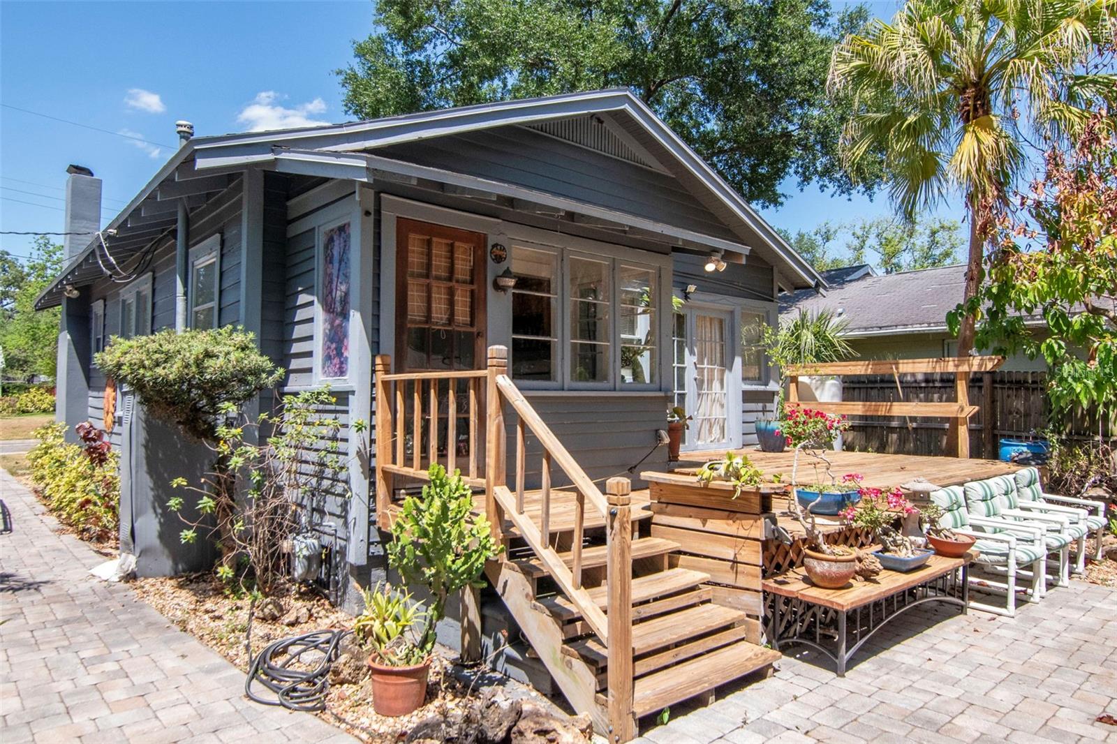 Listing photo id 33 for 220 Fern Street