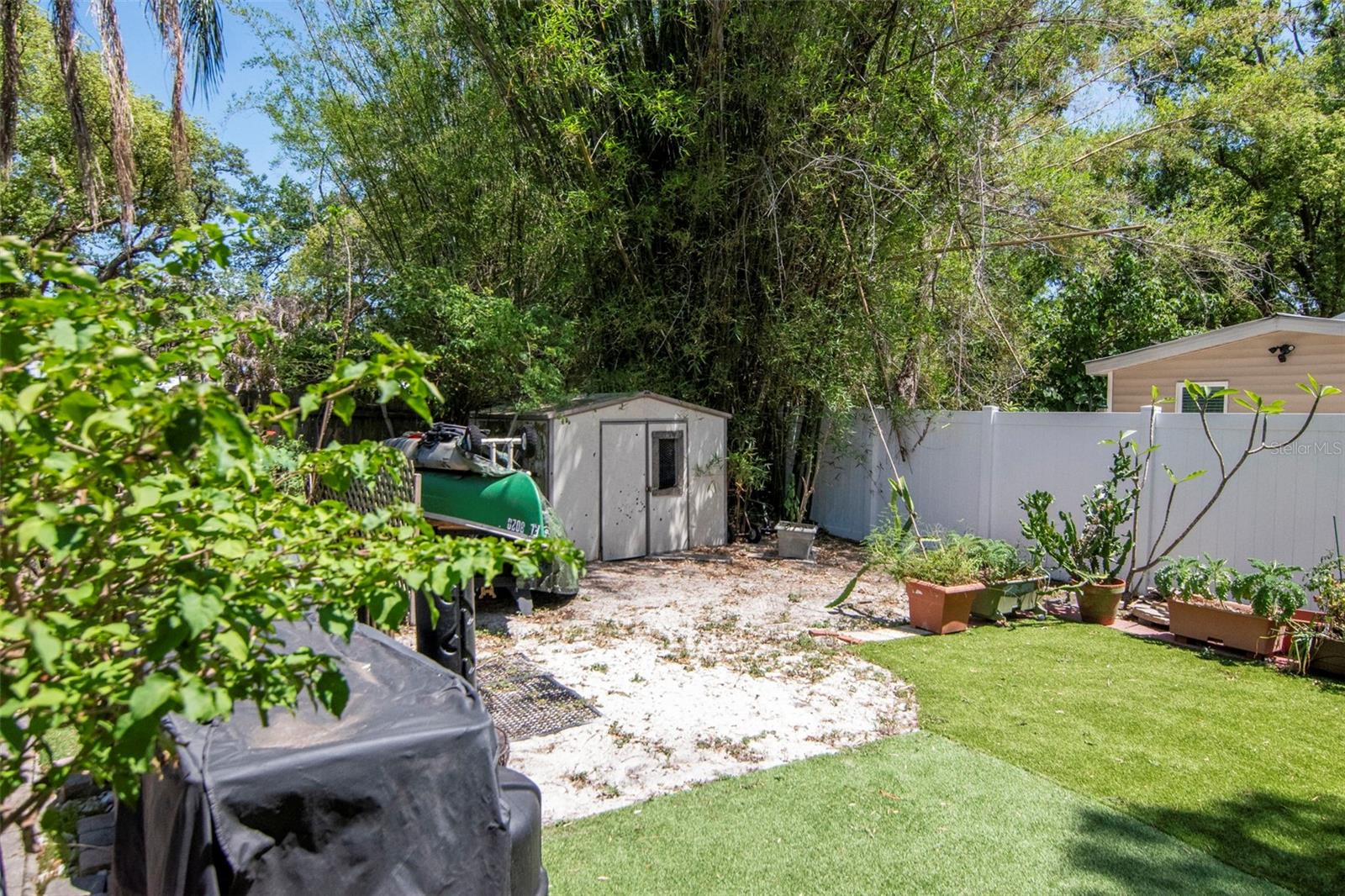 Listing photo id 34 for 220 Fern Street