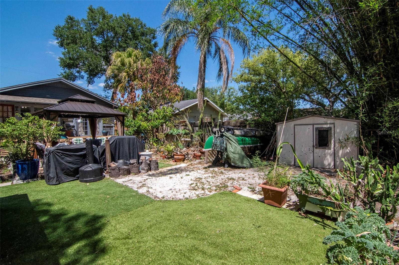 Listing photo id 35 for 220 Fern Street