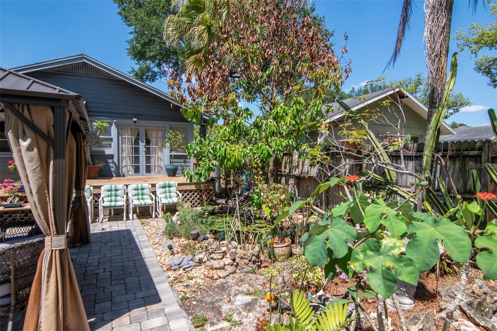 Listing photo id 36 for 220 Fern Street