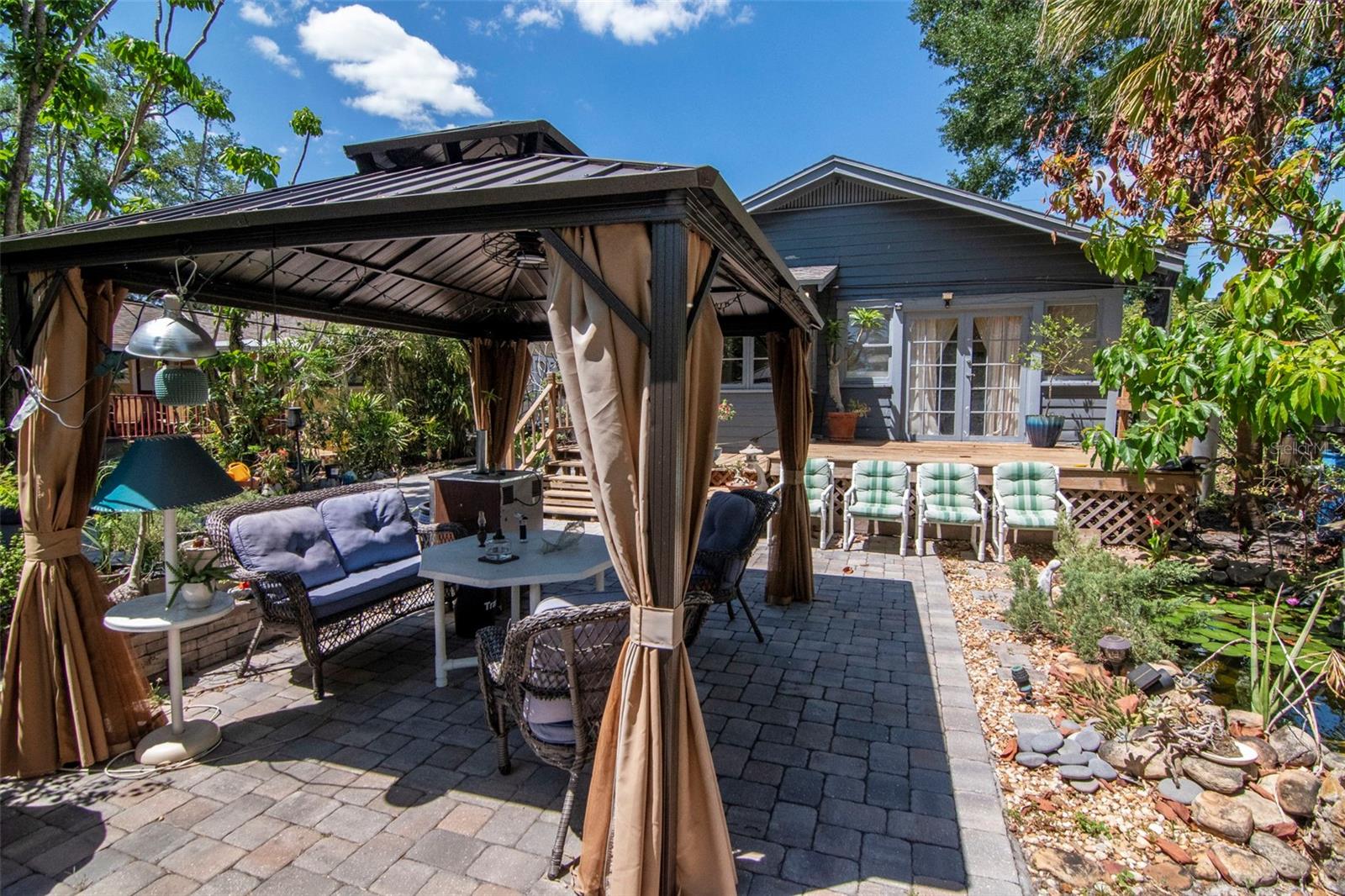 Listing photo id 37 for 220 Fern Street