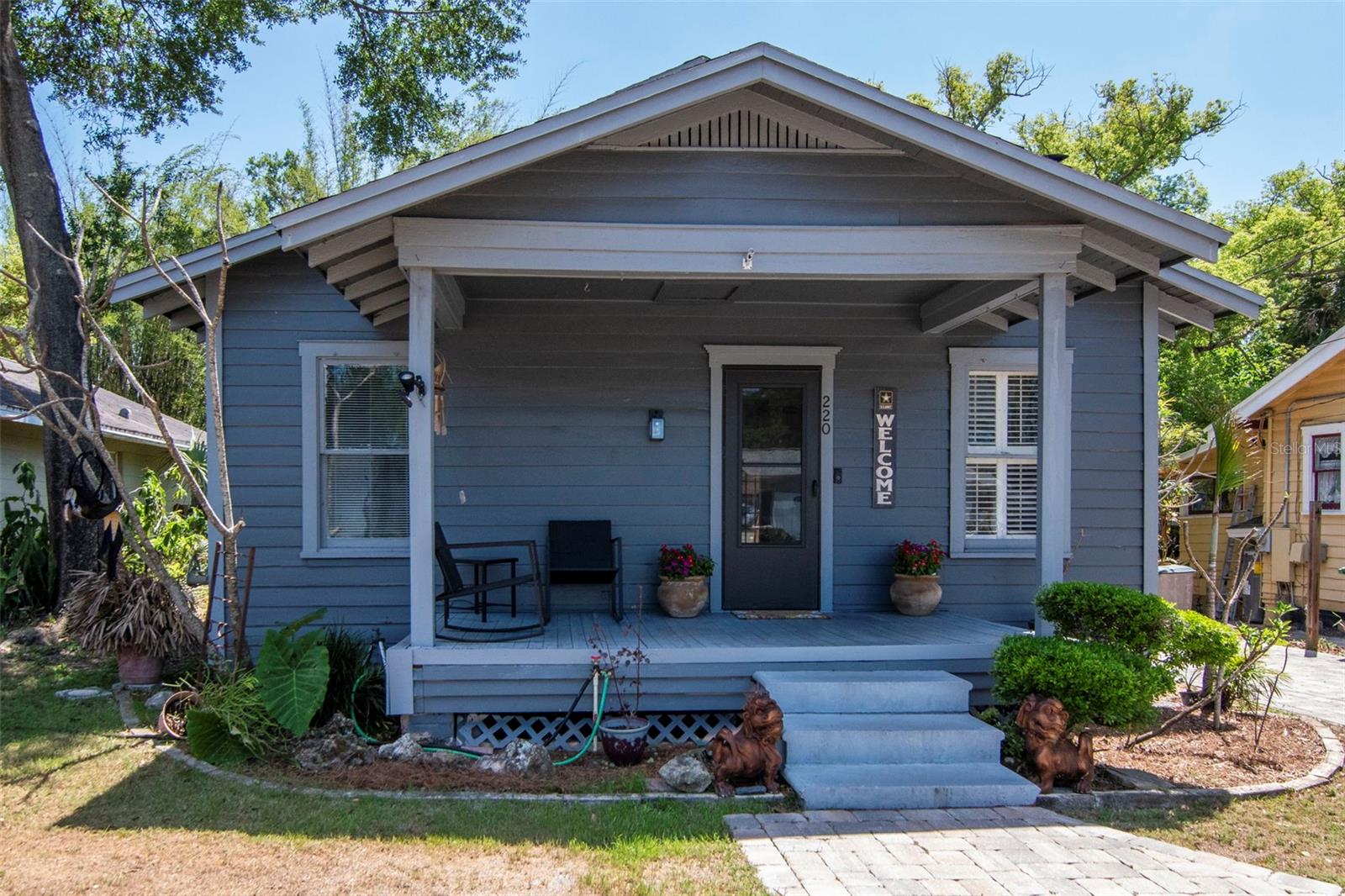 Listing photo id 2 for 220 Fern Street