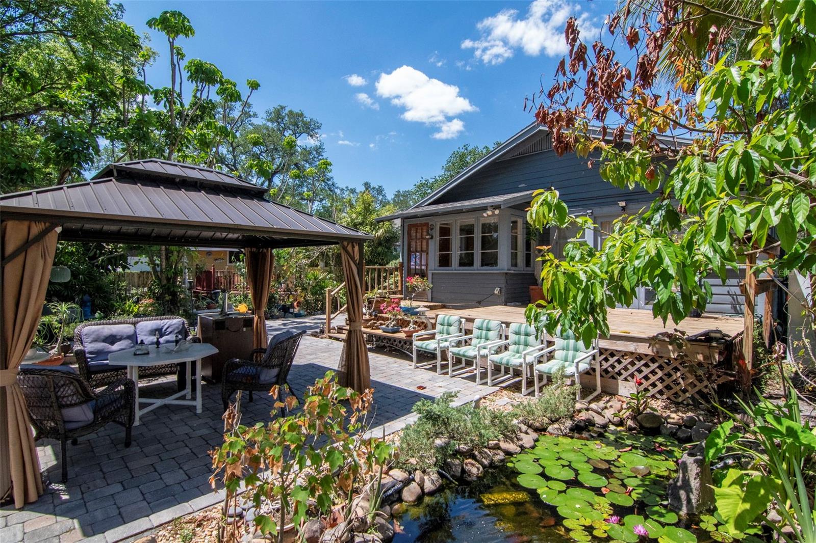 Listing photo id 39 for 220 Fern Street