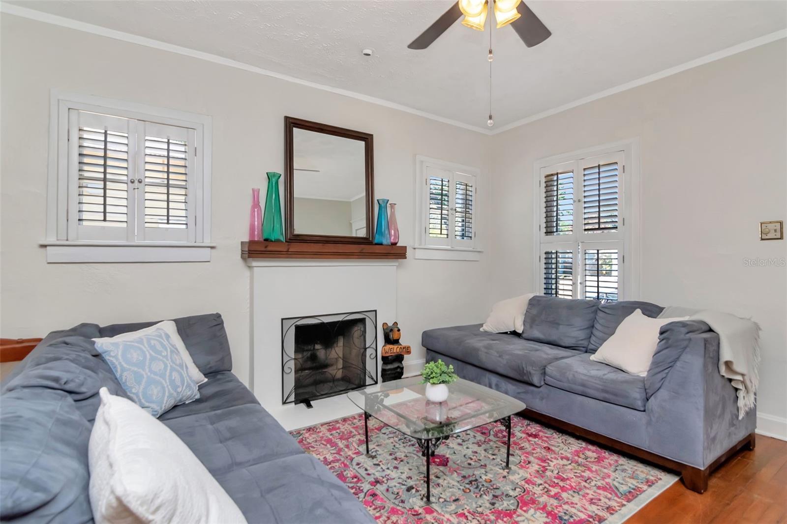 Listing photo id 4 for 220 Fern Street