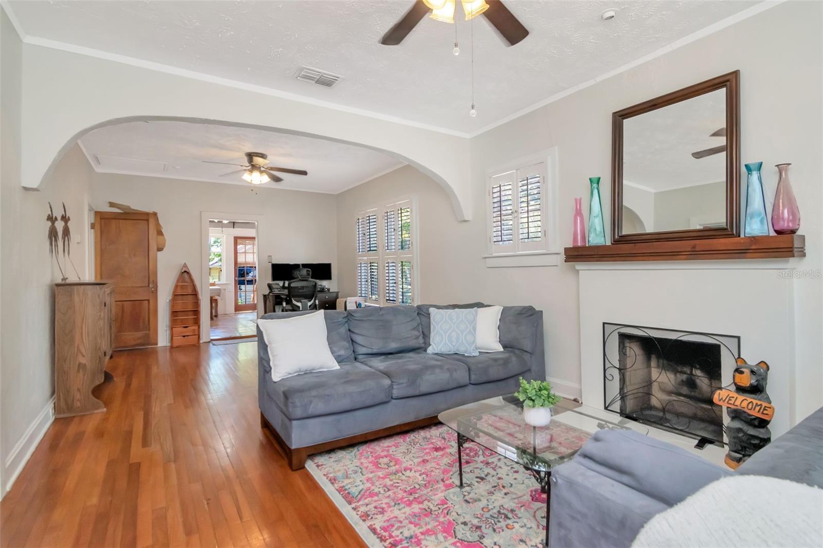 Listing photo id 5 for 220 Fern Street