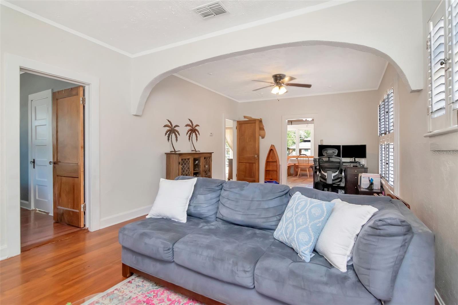 Listing photo id 6 for 220 Fern Street