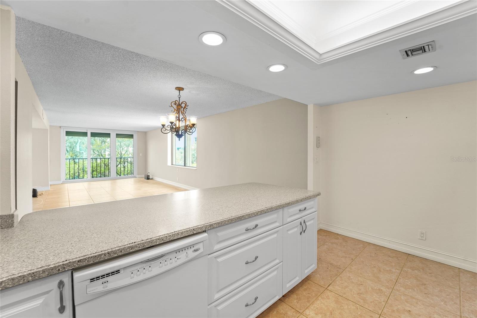 Image 11 of 29 For 220 Belleview Boulevard 601