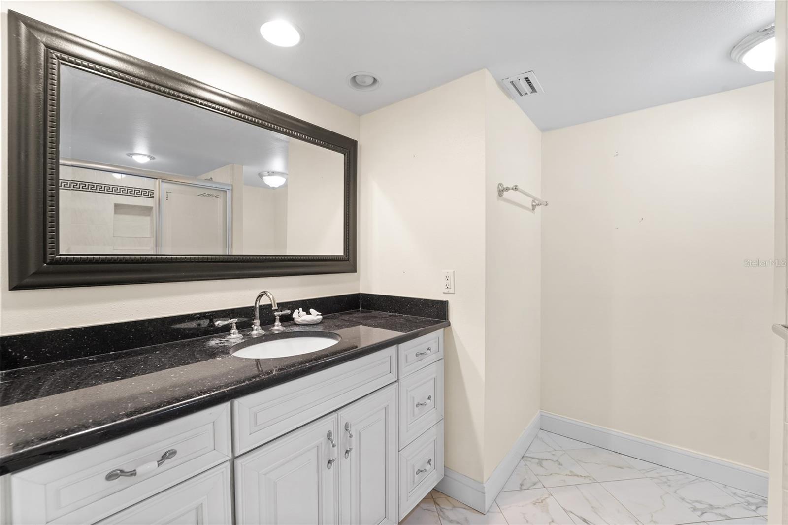 Image 17 of 29 For 220 Belleview Boulevard 601